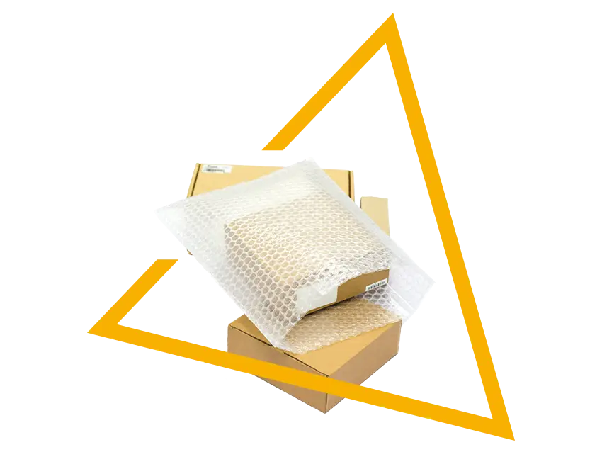 Versand: Kartons mit Luftpolsterfolie für sicheren Transport, Versandverpackung.