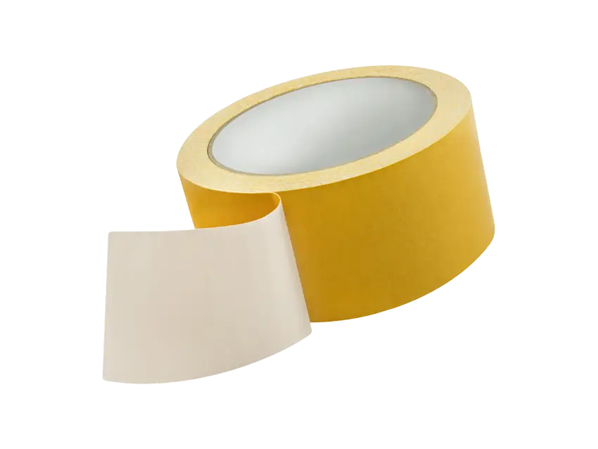 Gelb-weiße Doppelklebebandrolle, teilweise abgewickelt, auf schwarzem Hintergrund.