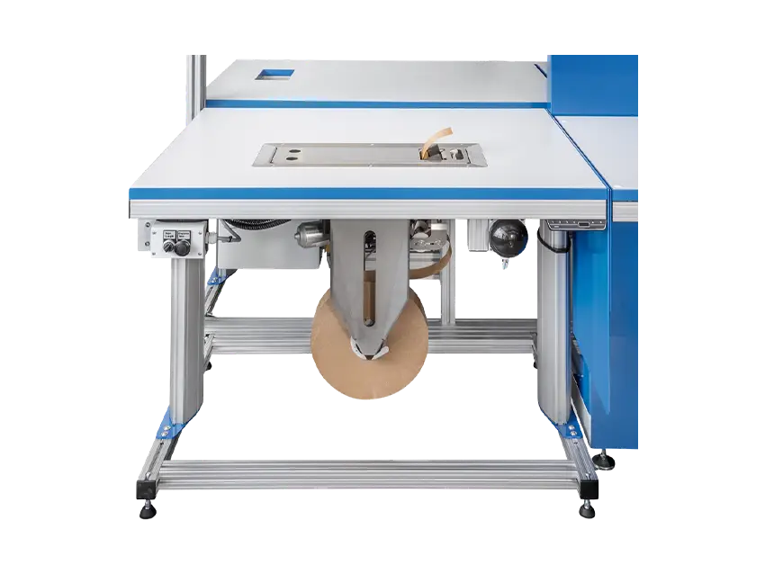 Kleben Heften: Nassklebeband-Klebestreifengeber detail, showing the mechanics and roll of tape of the machine.