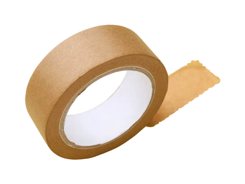 Nassklebeband Rolle: Eine Rolle braunes Papierklebeband, teilweise abgerollt, auf schwarzem Hintergrund.
