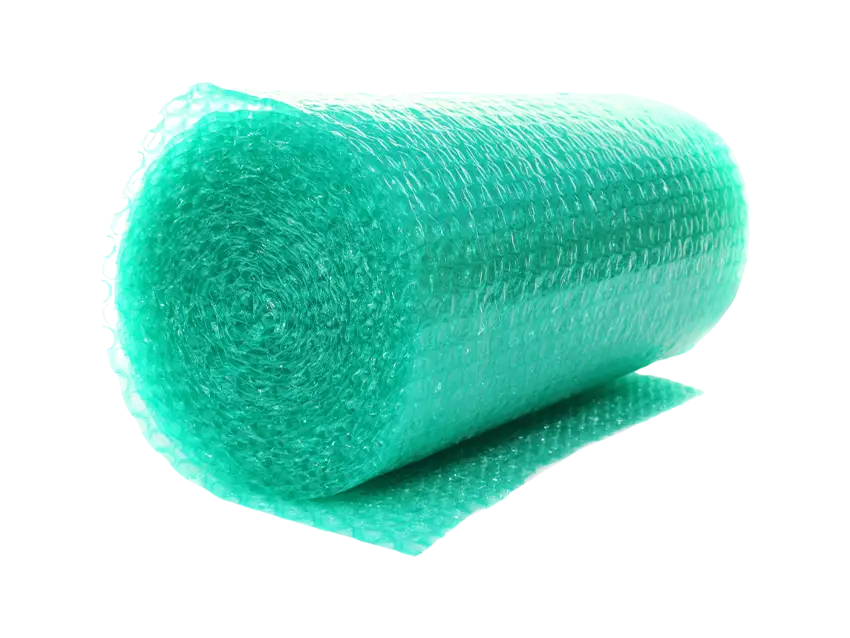 Rolle grüne Korrosionsschutz-Luftpolsterfolie auf schwarzem Hintergrund, Nahaufnahme. Ideal für Verpackung und Transportschutz.