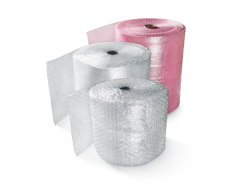 Luftpolsterfolie Rollen, Papiere & Pappen: Weiße und rosefarbene Luftpolsterfolie für Verpackung auf schwarzem Hintergrund.