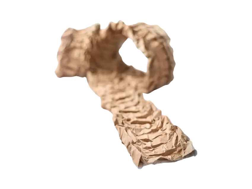 Nachhaltige Produkte: Polsterpapier in Form einer abstrakten Skulptur auf schwarzem Hintergrund.